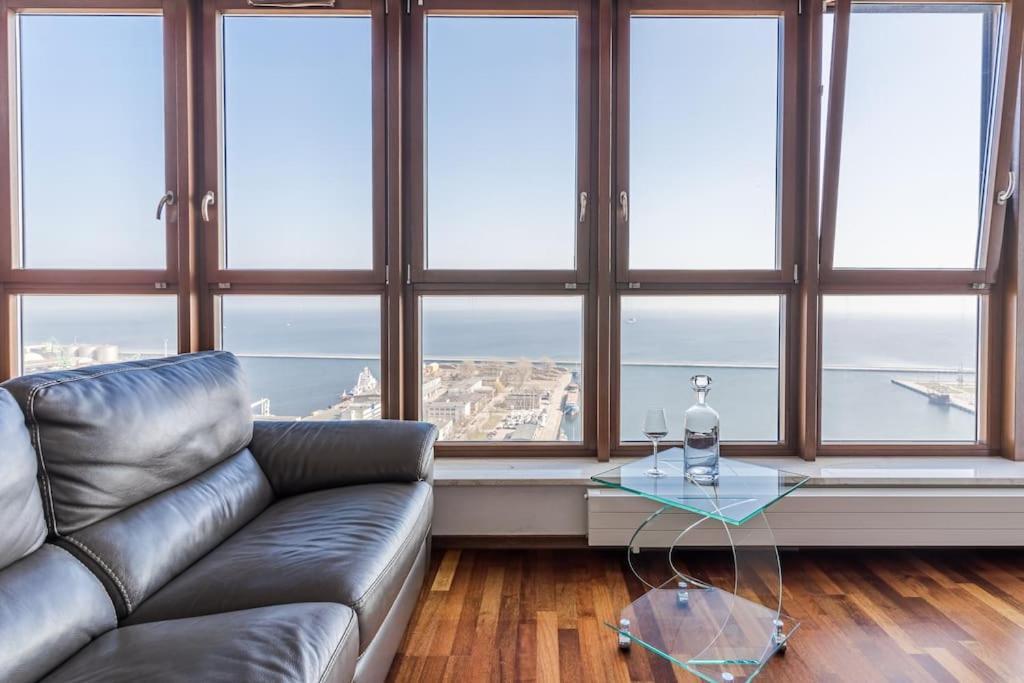 Golden Apartments An Hryniewickiego 6A Гдиня Екстериор снимка