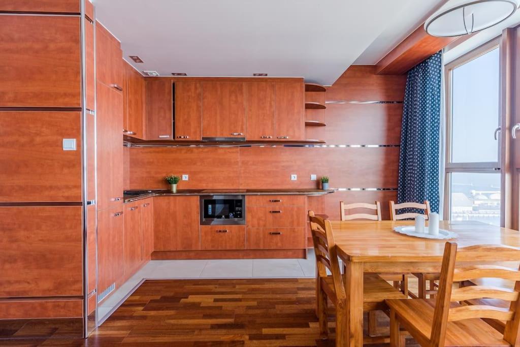 Golden Apartments An Hryniewickiego 6A Гдиня Екстериор снимка